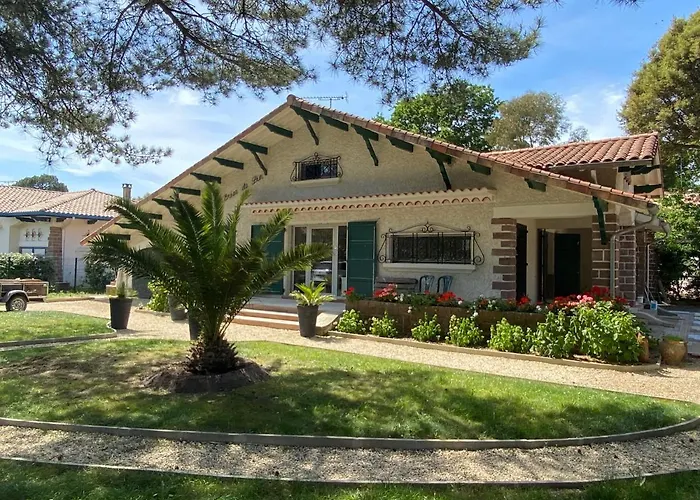 Villa De Charme Avec Piscine à 500m Des Plages
